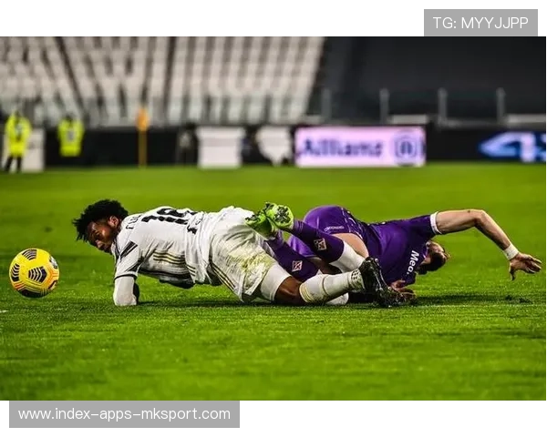 弗拉霍维奇禁区外突然起脚